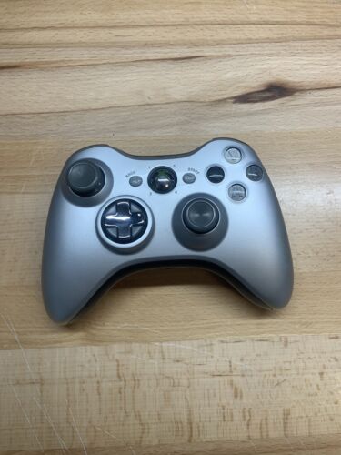 XBOX 360 Silver Limited Edition Wireless Controller (Retro Fam)