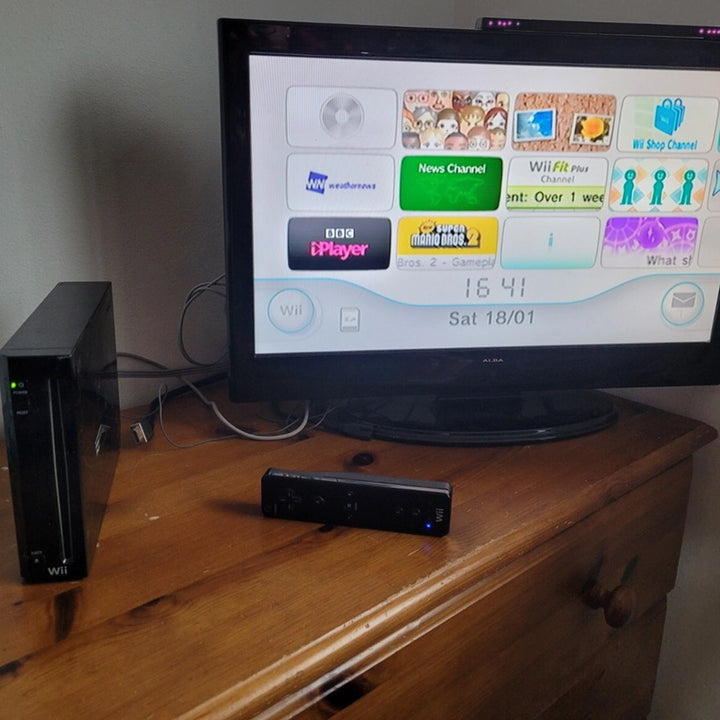 Wii Console: New Super Mario Bros.